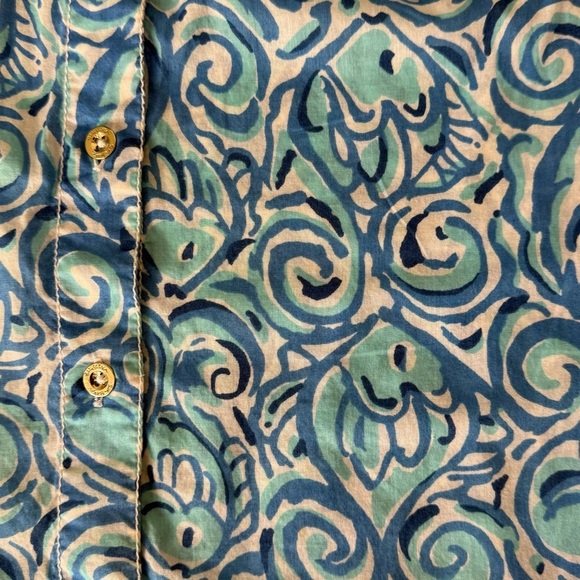 Lily Pulitzer Cruiser Blue Chasing Tail Button Up. Size 2 - Picture 14 of 16